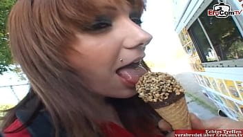 नि: शुल्क संस्करण - उसे उसके मुर्गा पर छेदा दिखाता है कि वह विरोध नहीं कर सकता है और उसे अपनी बिल्ली के अंदर चाहता है video